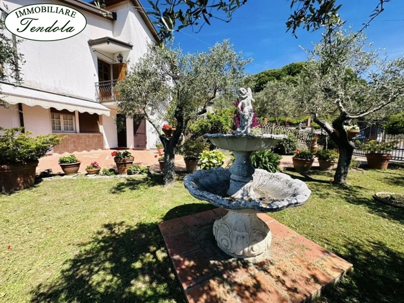 Villa in Vendita a Fosdinovo, 648'000€, 250 m²