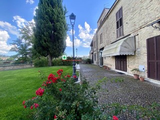 Casa Indipendente in Vendita a Corropoli, 320'000€, 404 m²