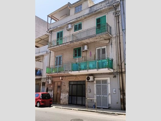 Quadrilocale in Vendita a Messina, 92'000€, 140 m²