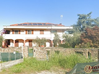 Villa in Vendita a Montignoso, 400'360€, 443 m²