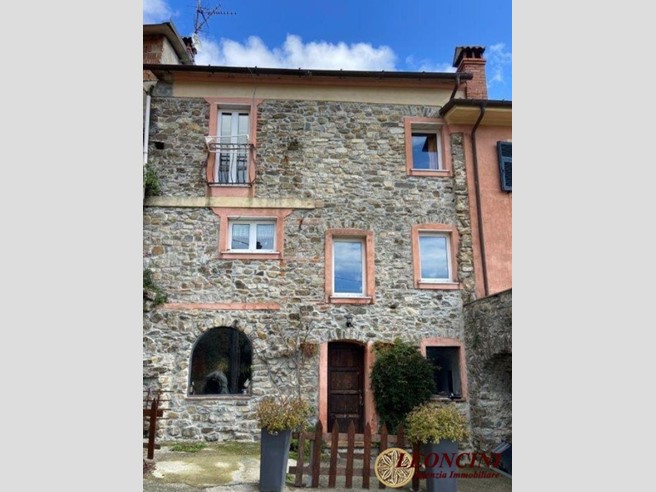 Casale in Vendita a Podenzana, 43'032€, 131 m²
