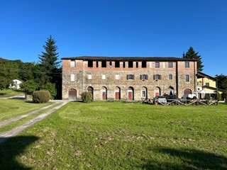 Casale in Vendita a Castelnuovo di Garfagnana, zona Antisciana, 600'000&euro;, 960 m², arredato