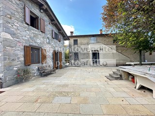 Appartamento in Vendita a Pescaglia, 345'000€, 200 m², arredato