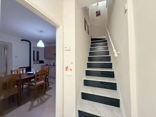 Appartamento in Vendita a Camaiore, zona Greppolungo, 130'000€, 120 m²