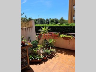 Appartamento in Vendita a Livorno, zona Antignano, 390'000€, 129 m², con Box