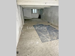Magazzino in Affitto a Lucca, 390&euro;, 60 m²