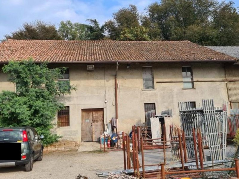 Magazzino in Vendita a Torre d'Isola, 34'278&euro;, 149 m²