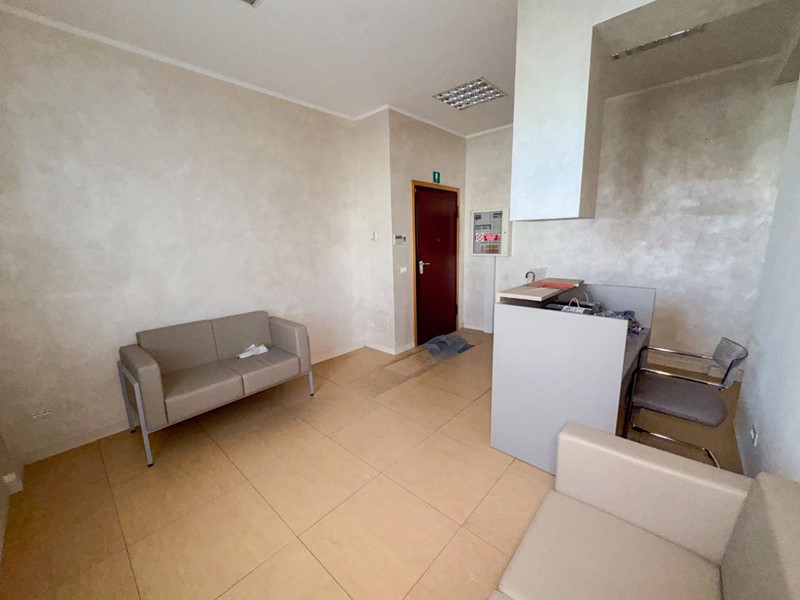 Ufficio in Affitto a Pisa, zona Putignano Pisano, 1'800&euro;, 100 m²