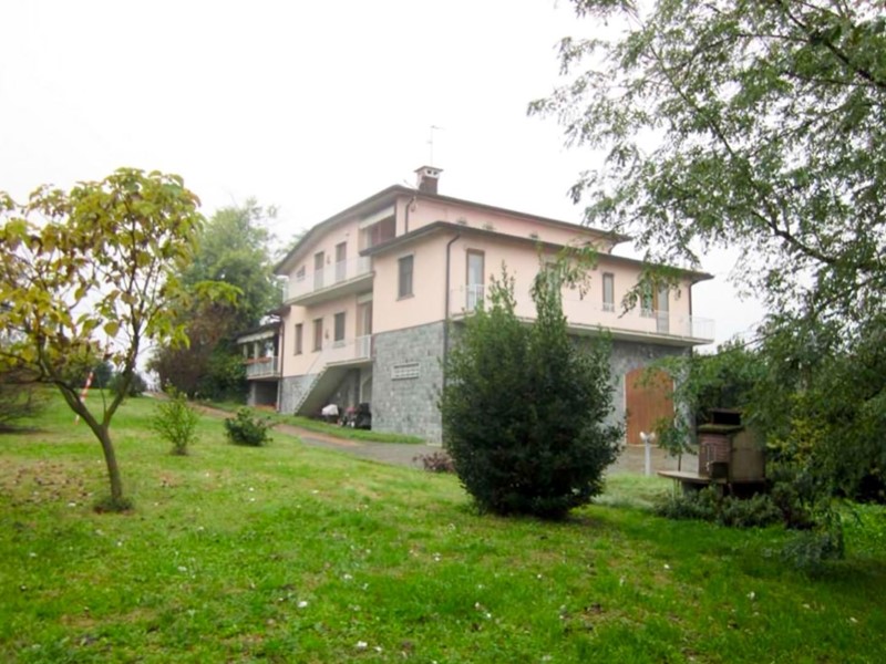 Villa in Vendita a Castana, 308'000&euro;, 443 m², con Box