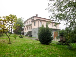 Villa in Vendita a Castana, 308'000&euro;, 443 m², con Box