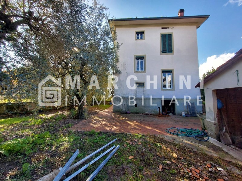 Villa in Vendita a Lucca, zona San Pietro a Vico, 200'000&euro;, 135 m², con Box