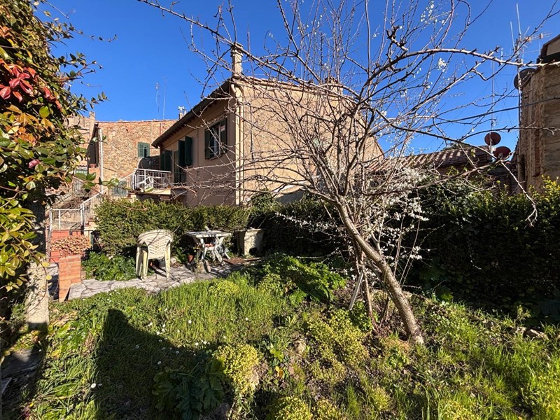 Appartamento in Vendita a Volterra, 199'000&euro;, 110 m², arredato, con Box