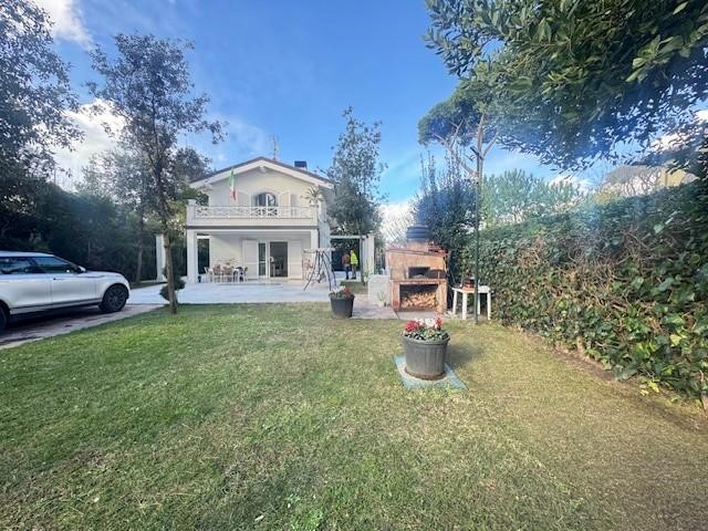 Villa in Vendita a Forte dei Marmi, 3'800'000&euro;, 140 m², arredato