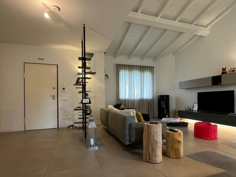 Villa in Vendita a Capannori, zona Massa Macinaia, 570'000&euro;, 230 m², arredato