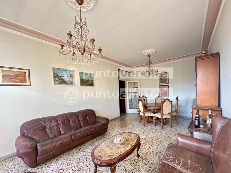 Appartamento in Vendita a Lucca, zona San Filippo, 189'000€, 130 m², con Box