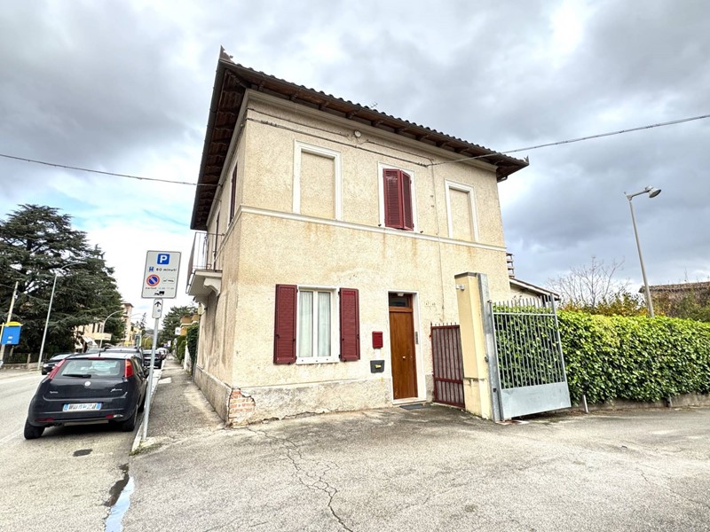 Quadrilocale in Vendita a Fabriano, 83'000€, 75 m²
