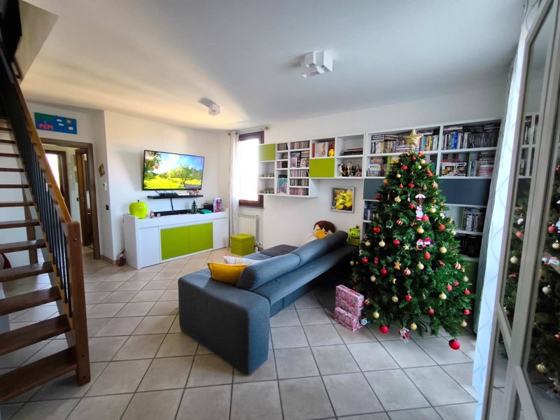 Trilocale in Vendita a Ferno, 190'000&euro;, 100 m²