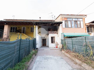 Casa Indipendente in Vendita a Cigole, 100'000&euro;, 195 m²