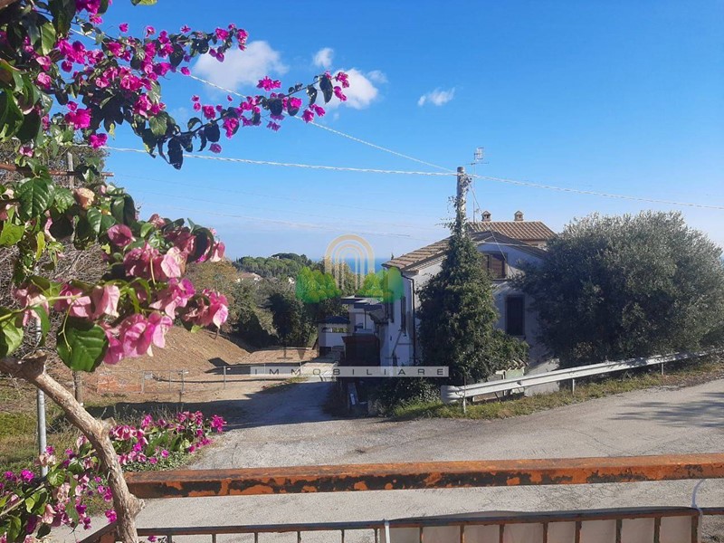 Casa Indipendente in Vendita a Colonnella, 88'000&euro;, 200 m²
