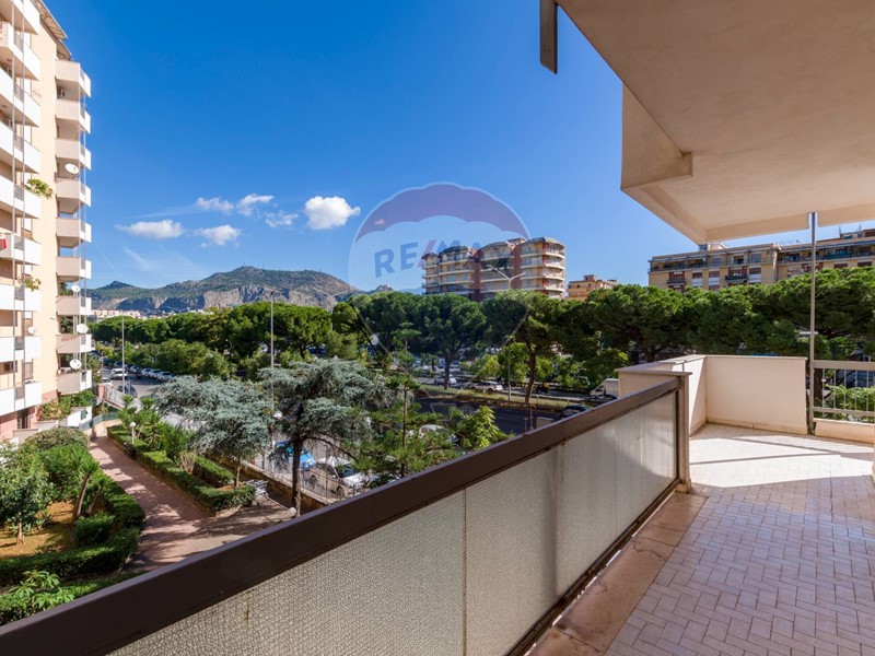 Quadrilocale in Vendita a Palermo, 160'000€, 102 m²
