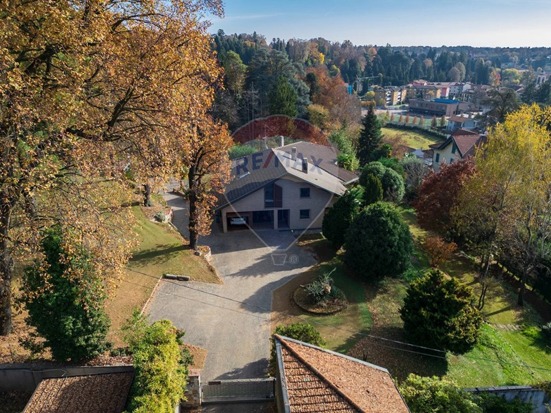 Villa in Vendita a Venegono Superiore, 950'000&euro;, 600 m²