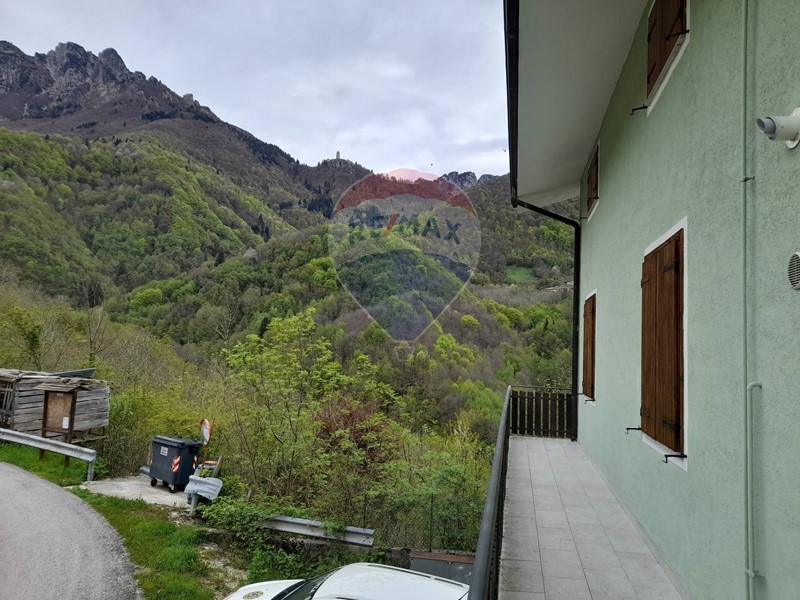 Quadrilocale in Vendita a Valli del Pasubio, 85'000&euro;, 95 m²
