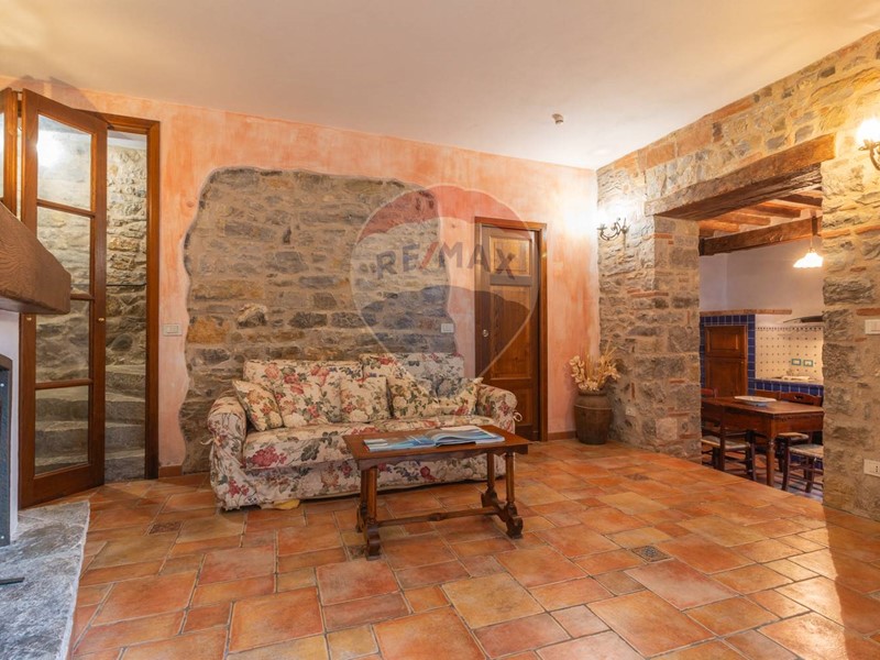 Trilocale in Vendita a Semproniano, 100'000&euro;, 125 m²