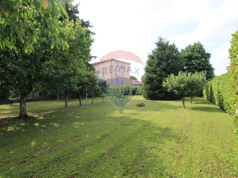 Terreno edificabile in Vendita a Curno, 215'000&euro;, 715 m²