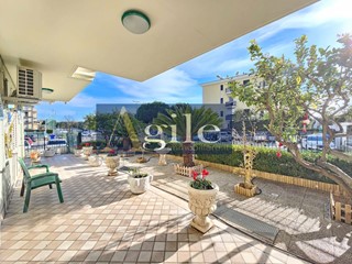 Appartamento in Vendita a San Benedetto del Tronto, 410'000&euro;, 200 m²