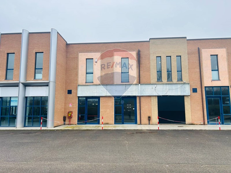 Immobile commerciale in Vendita a Magione, 170'000&euro;, 235 m²