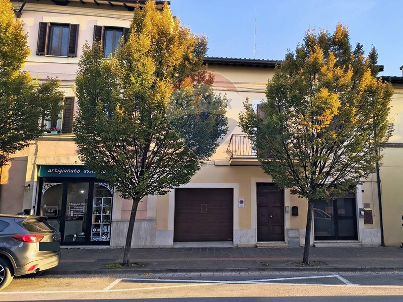 Casa Indipendente in Vendita a Assisi, 399'000&euro;, 205 m²
