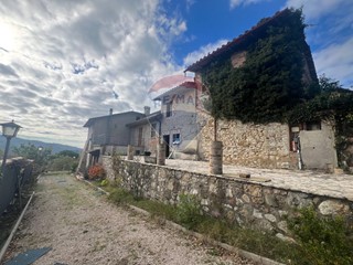 Rustico in Vendita a Perugia, 50'000€, 119 m²