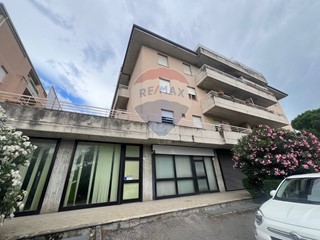 Negozio in Vendita a Bastia Umbra, 65'000€, 109 m²