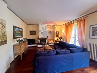 Trilocale in Vendita a Foligno, 120'000€, 125 m²