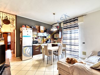 Trilocale in Vendita a Solaro, 129'000&euro;, 63 m²