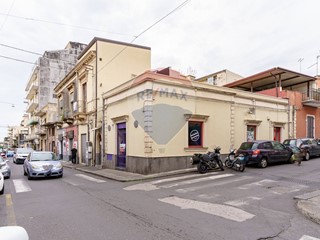 Immobile commerciale in Vendita a Catania, 98'000&euro;, 90 m²