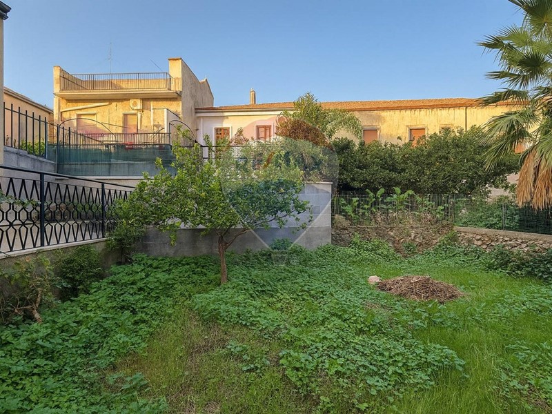 Casa Indipendente in Vendita a Linguaglossa, 210'000€, 180 m²