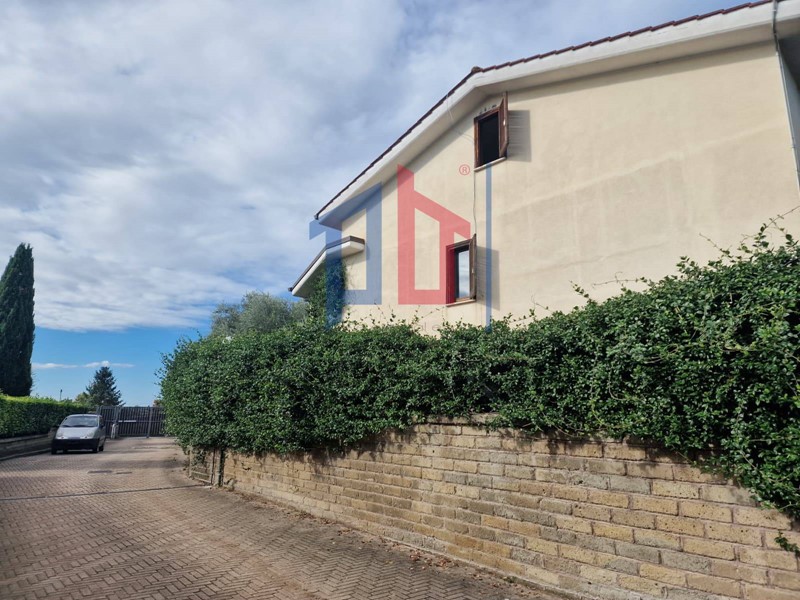 Villetta a schiera in Vendita a Capena, 210'000€, 150 m²