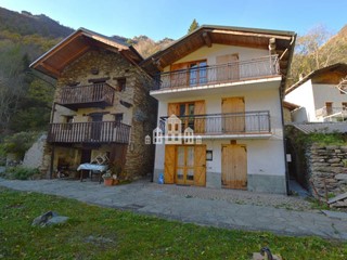 Casa Indipendente in Vendita a Valprato Soana, 27'000&euro;, 54 m²