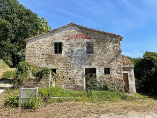 Rustico in Vendita a Serra San Quirico, 59'000&euro;, 200 m²