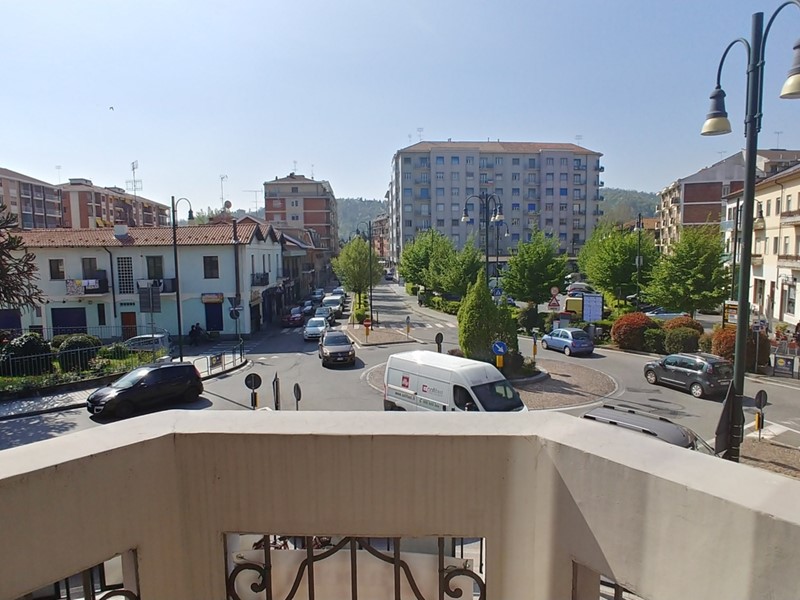 Ufficio in Affitto a Chivasso, 950&euro;, 100 m²