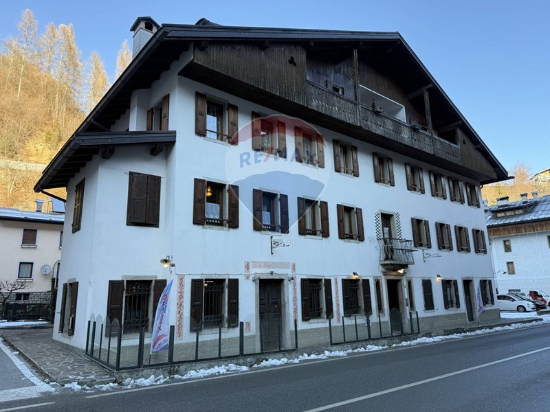 Appartamento in Vendita a Val di Zoldo, 950'000&euro;, 600 m²