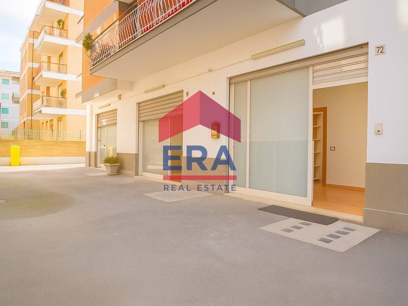 Immobile commerciale in Vendita a Pomezia, 130'000€, 85 m²