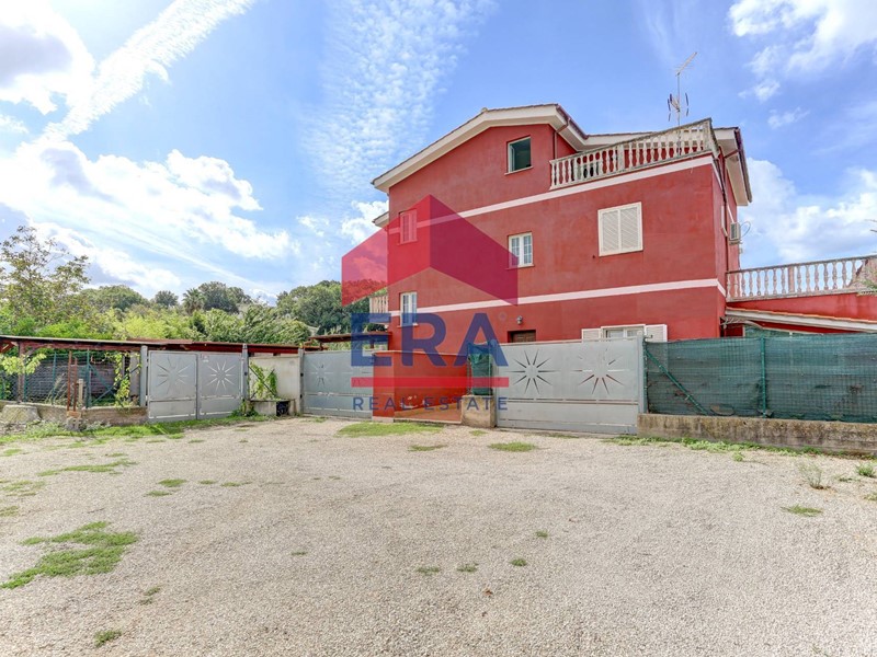 Attico in Vendita a Ardea, 53'000&euro;, 68 m²