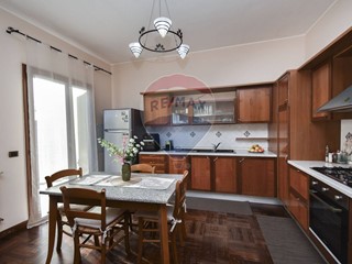 Quadrilocale in Vendita a Paternò, 93'000€, 90 m²