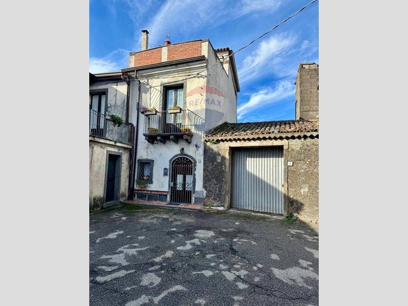 Casa Indipendente in Vendita a Linguaglossa, 48'000€, 115 m²