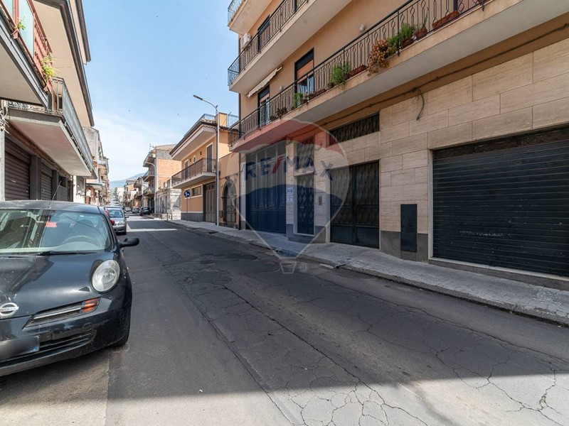 Appartamento in Vendita a Belpasso, 110'000€, 140 m²