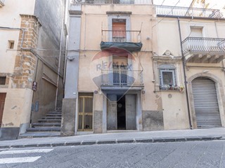 Casa Indipendente in Vendita a Caltagirone, 29'000&euro;, 113 m²