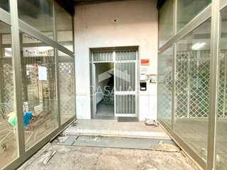 Attività commerciale in Affitto a Carini, 1'000&euro;, 135 m²