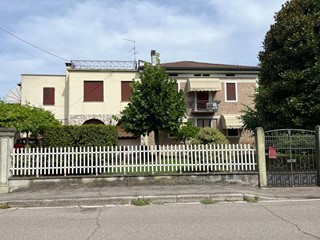 Casa Indipendente in Vendita a Legnago, 210'000€, 220 m²